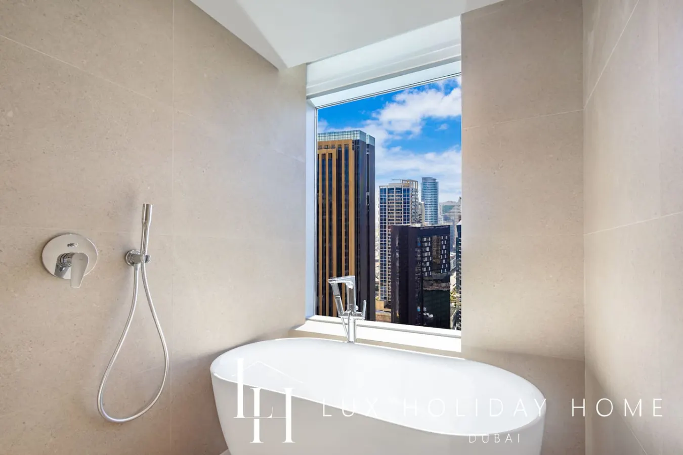 LUX The JW Marina Suite 5 17