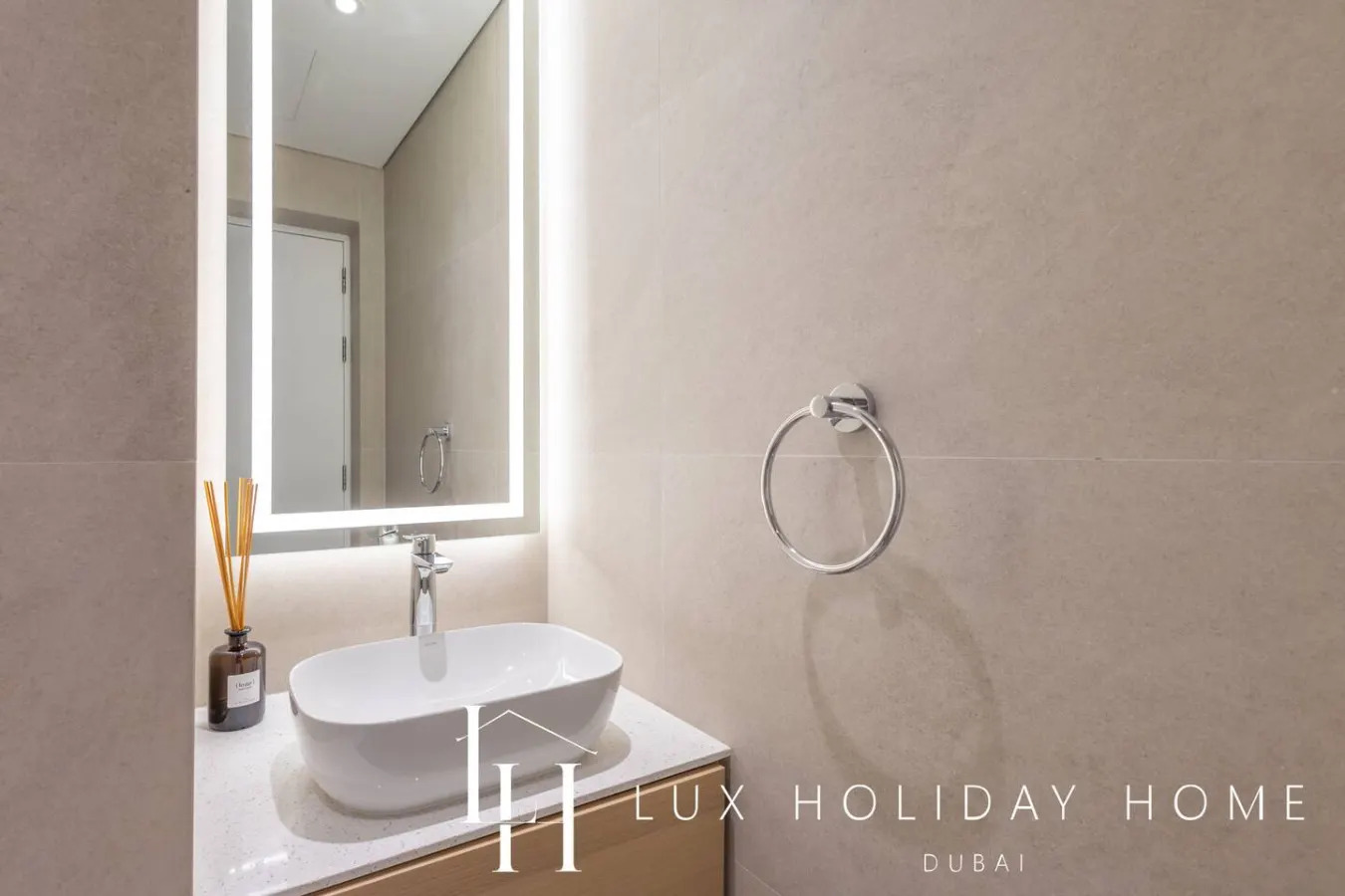 LUX The JW Marina Suite 5 20