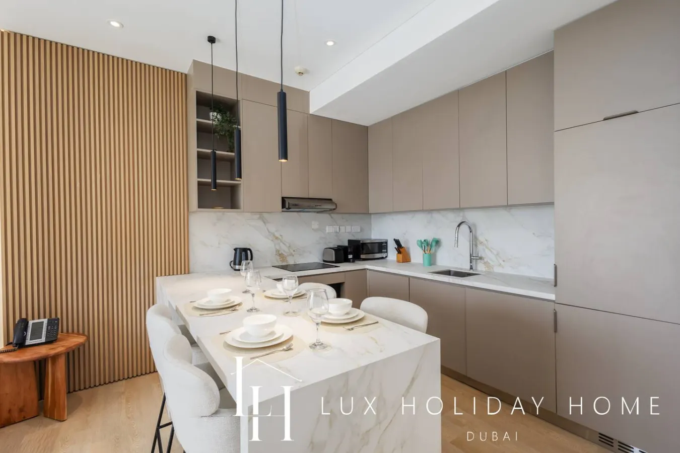 LUX The JW Marina Suite 5 7
