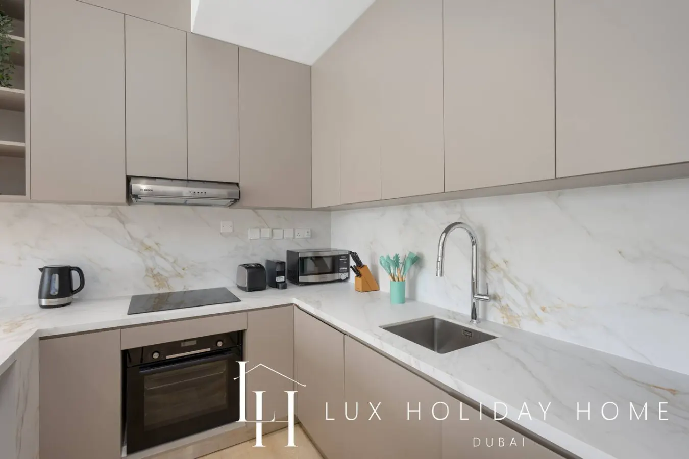 LUX The JW Marina Suite 5 8