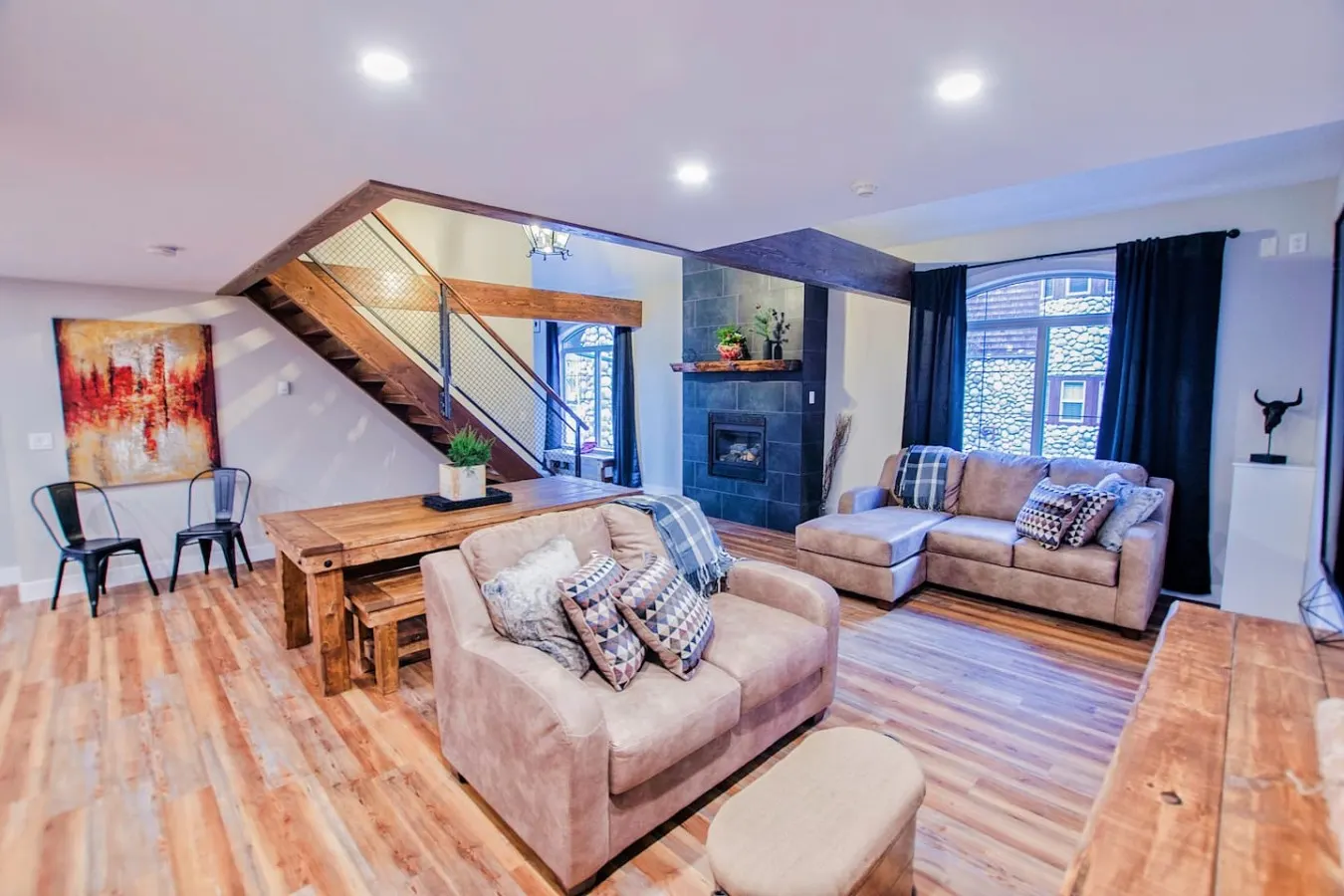 Mountain View Townhome with Pool & Banff Passes 1