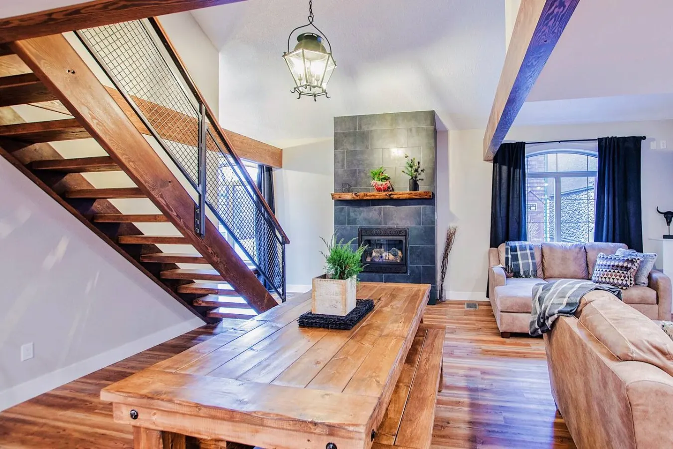 Mountain View Townhome with Pool & Banff Passes 11