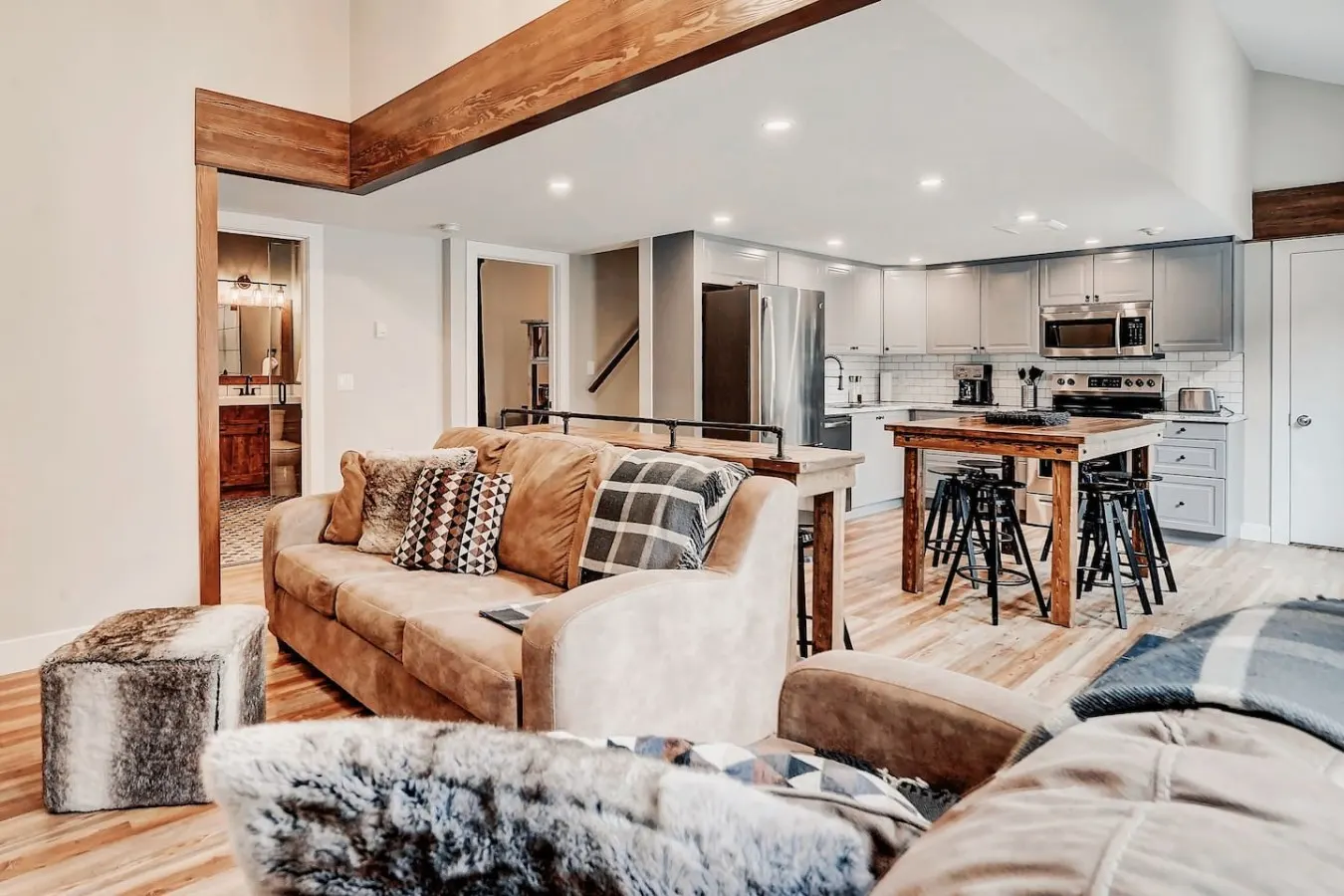 Mountain View Townhome with Pool & Banff Passes 6