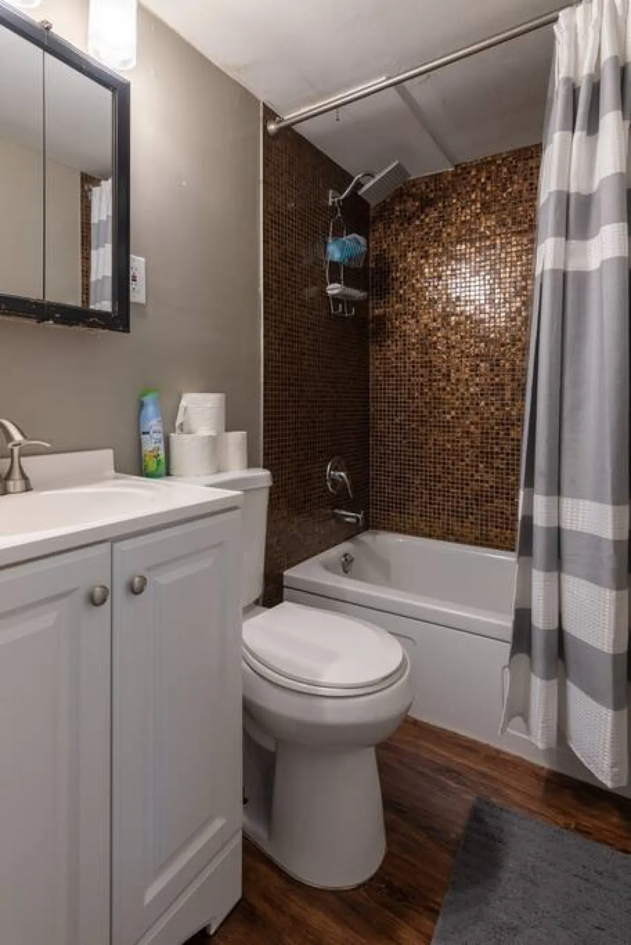 Cozy Apt in Walkable Area Downtown w/ Parking 15