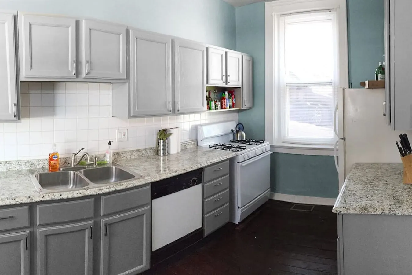 Cozy Apt in Walkable Area Downtown w/ Parking 3