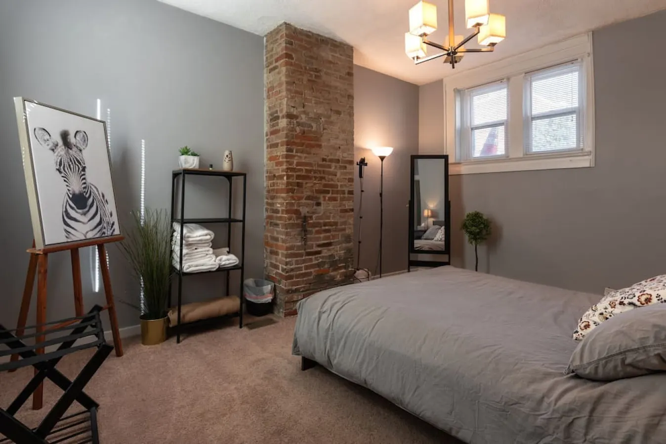Cozy Apt in Walkable Area Downtown w/ Parking 4