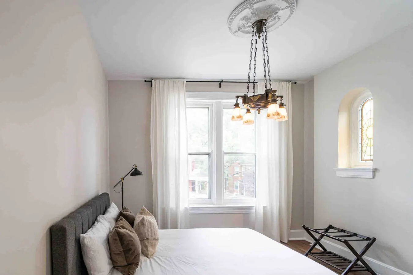 Spacious 6-BR Home-10 Mins to DT 10