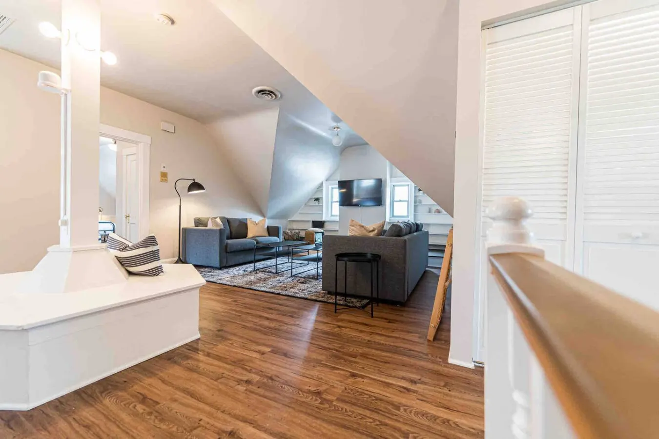 Spacious 6-BR Home-10 Mins to DT 12