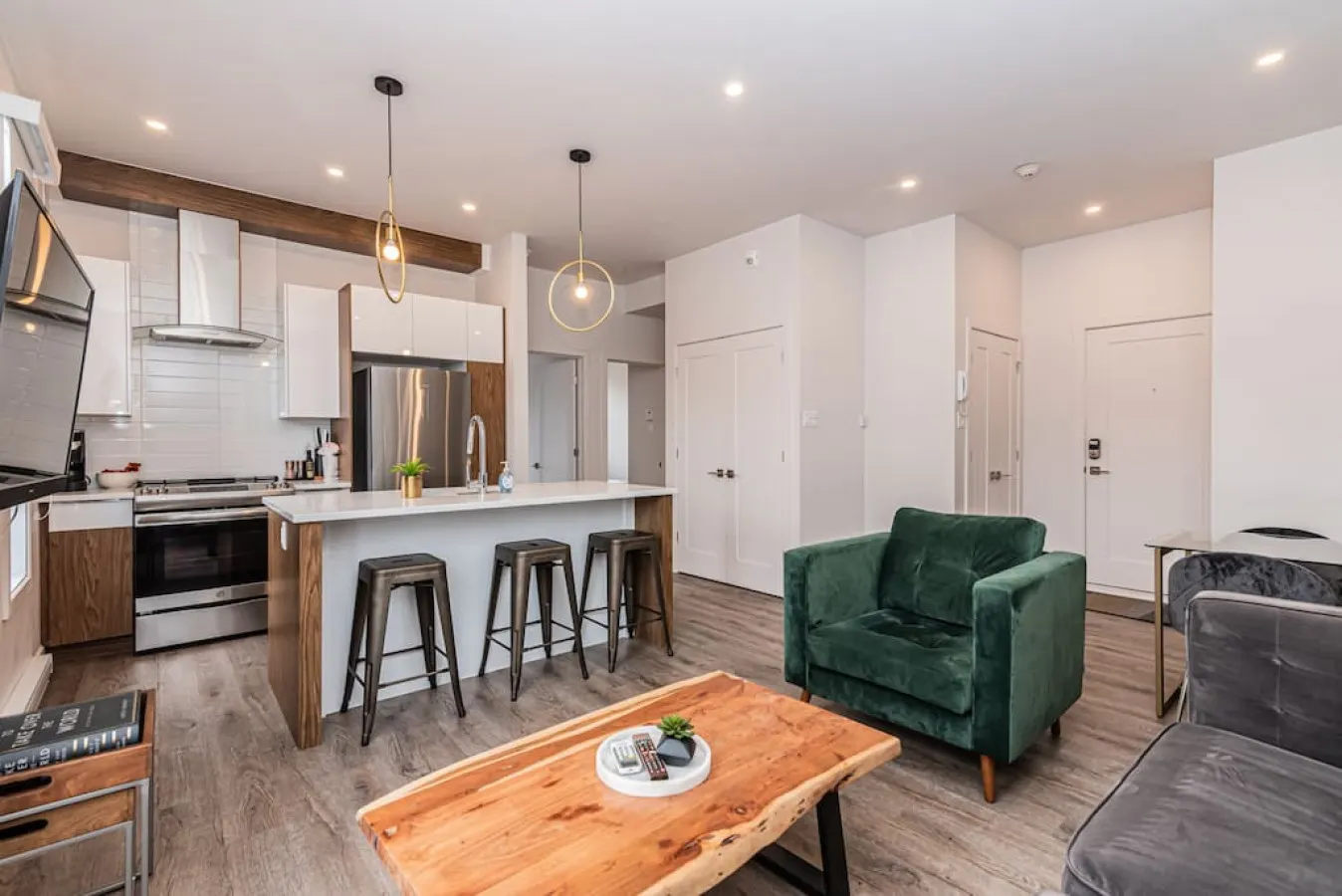 Mile End - 2 Bedroom Luxury in the Mile End - Unit 302 1