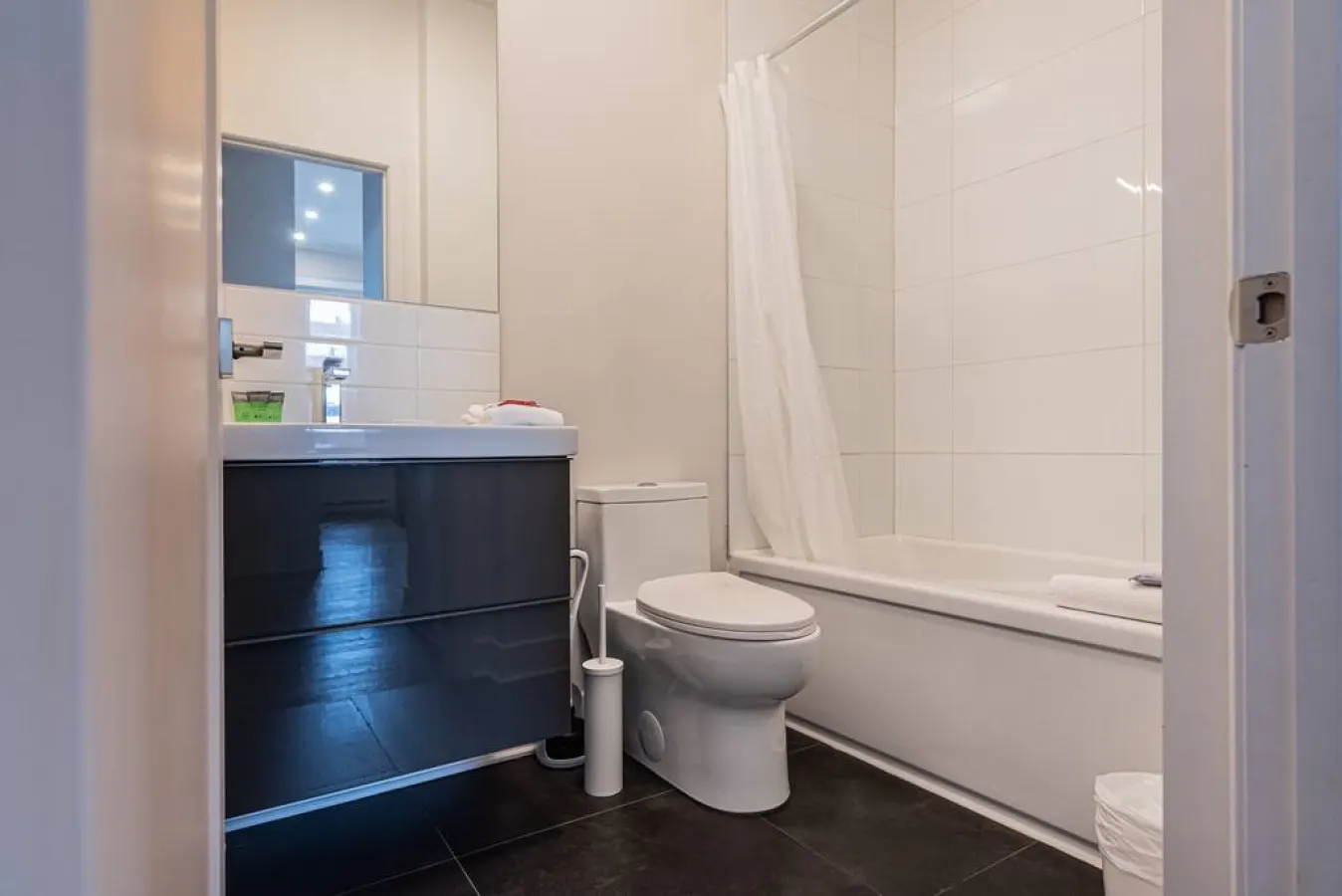 Mile End - 2 Bedroom Luxury in the Mile End - Unit 302 20