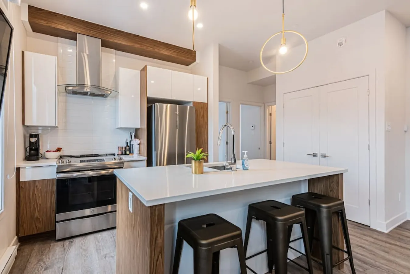 Mile End - 2 Bedroom Luxury in the Mile End - Unit 302 6