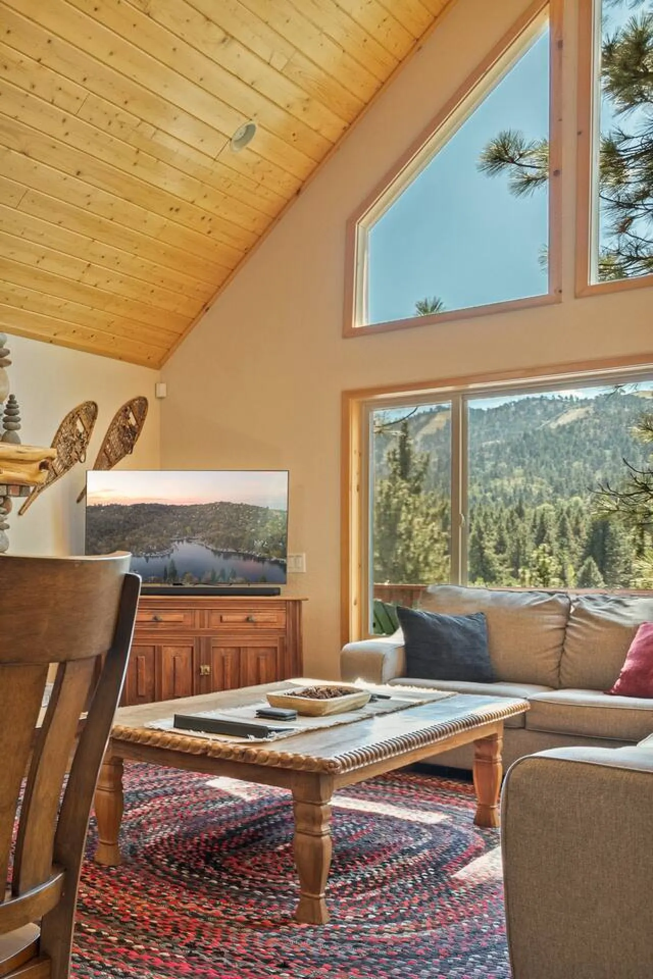 The Cozy Getaway Hot Tub, Mtn View, Firepit, Deck 18