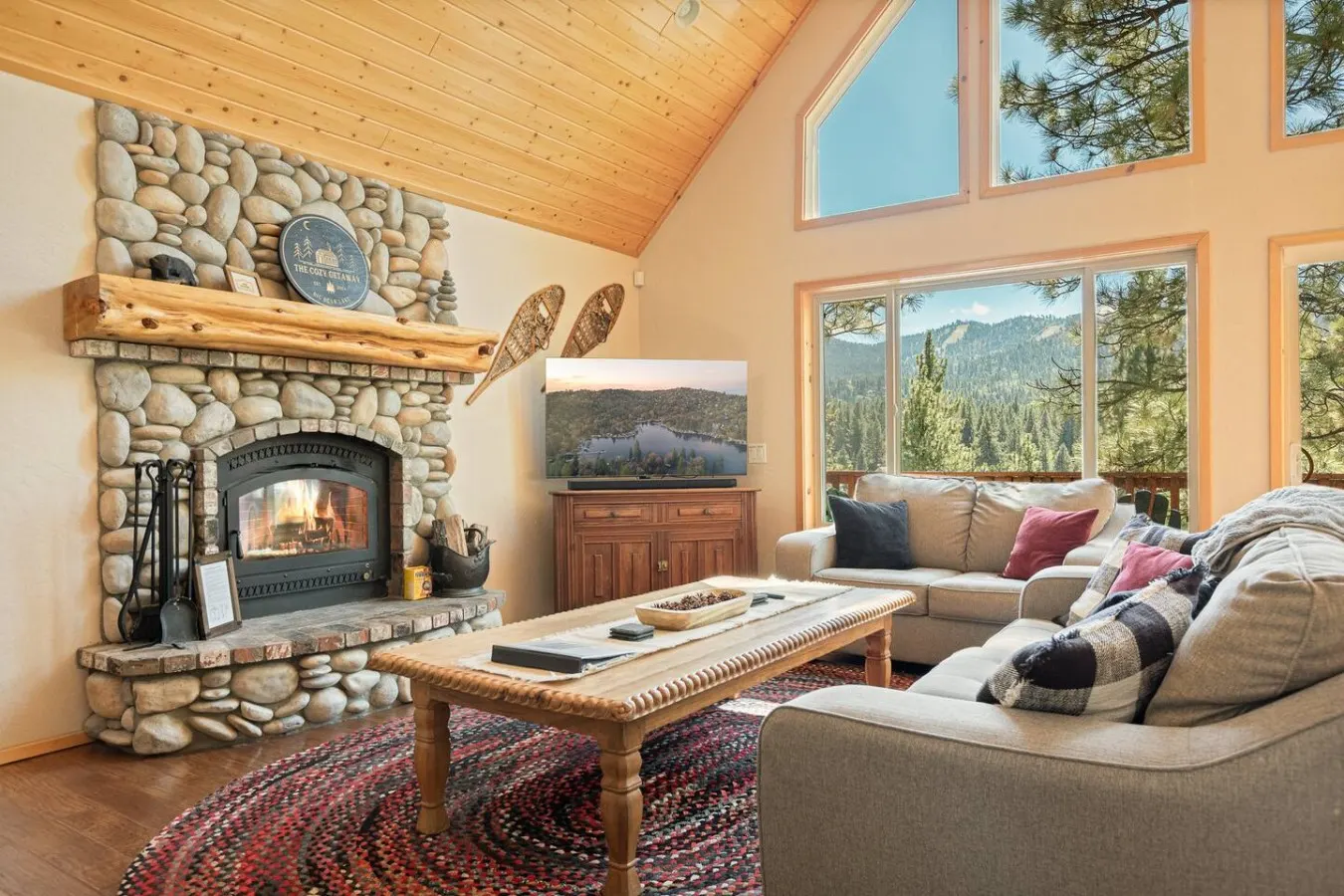 The Cozy Getaway Hot Tub, Mtn View, Firepit, Deck 19