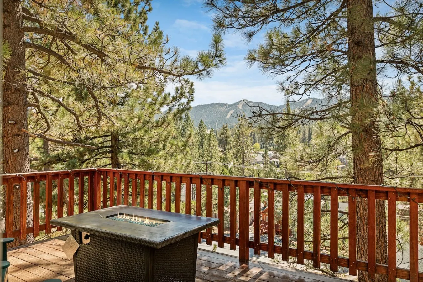 The Cozy Getaway Hot Tub, Mtn View, Firepit, Deck 4