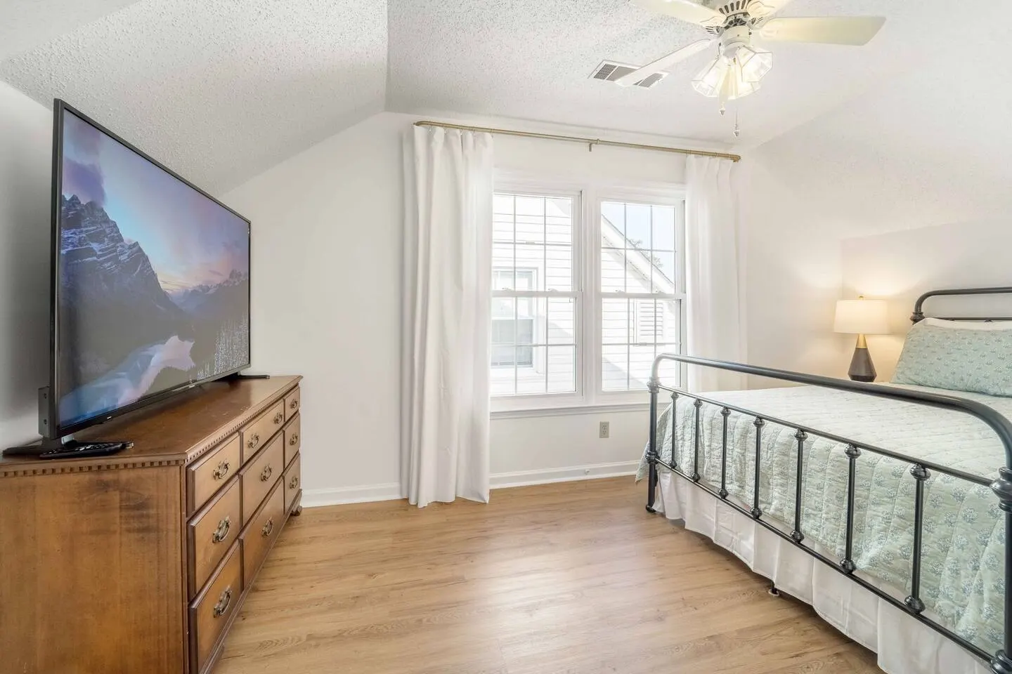 18 beds & 12 bathrooms - Cul-De-Sac Cluster 13