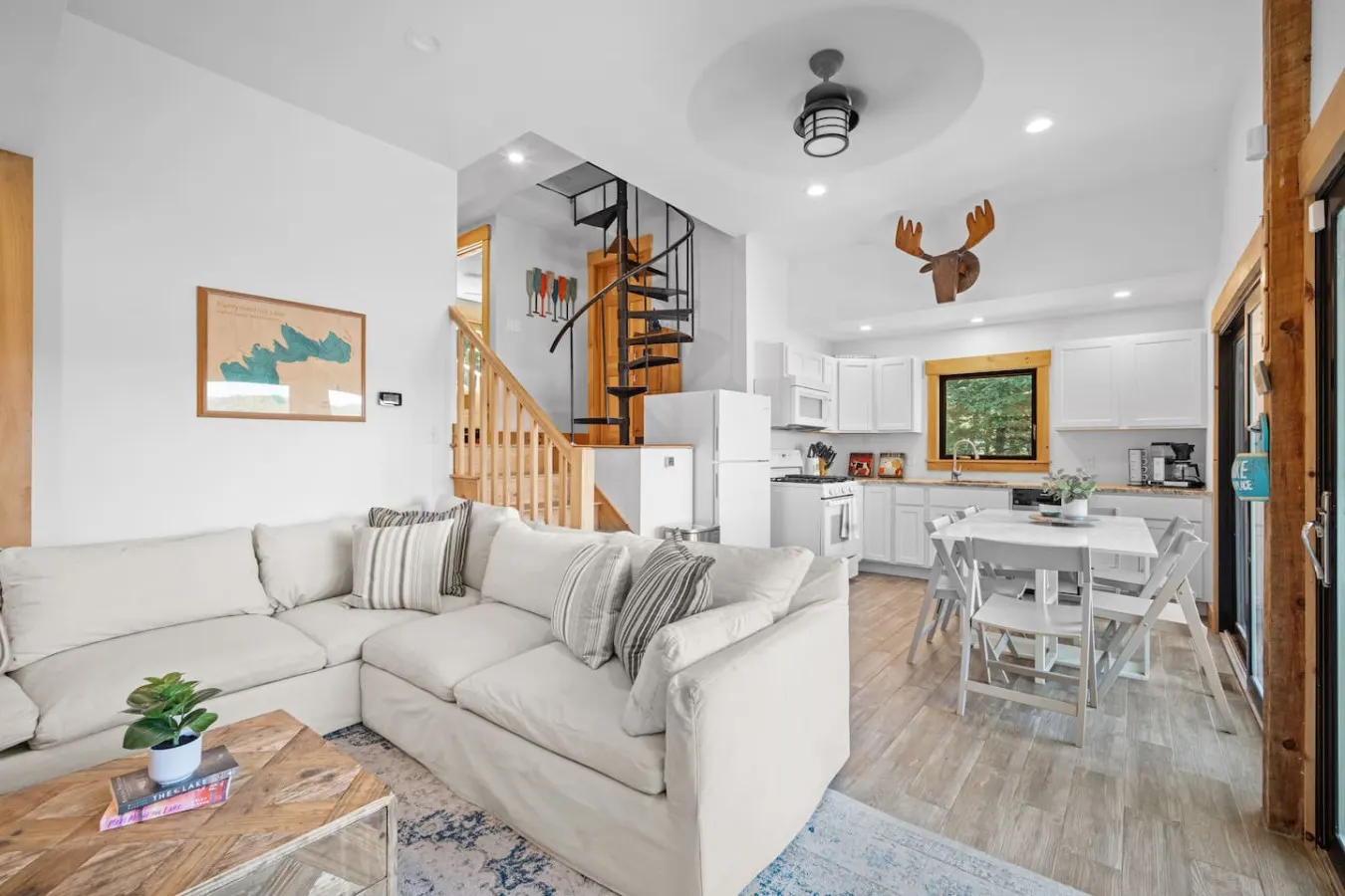 Lake Front Cabin with Private Dock & Amazing Views 10
