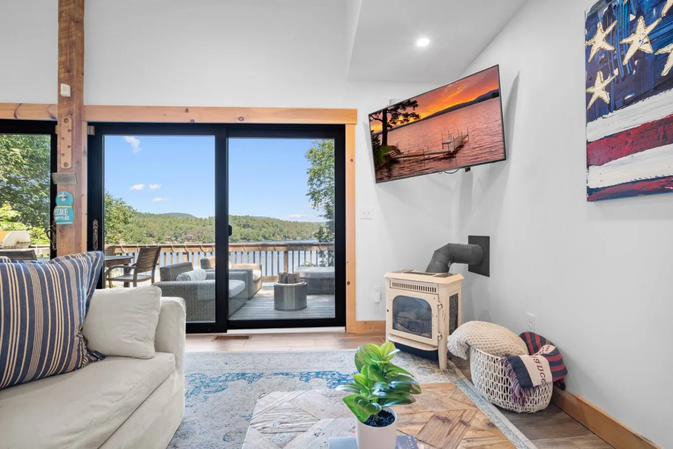 Lake Front Cabin with Private Dock & Amazing Views 6