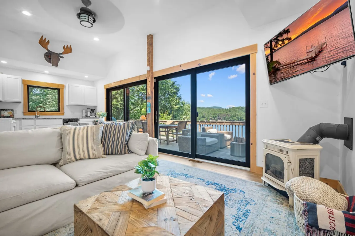 Lake Front Cabin with Private Dock & Amazing Views 8
