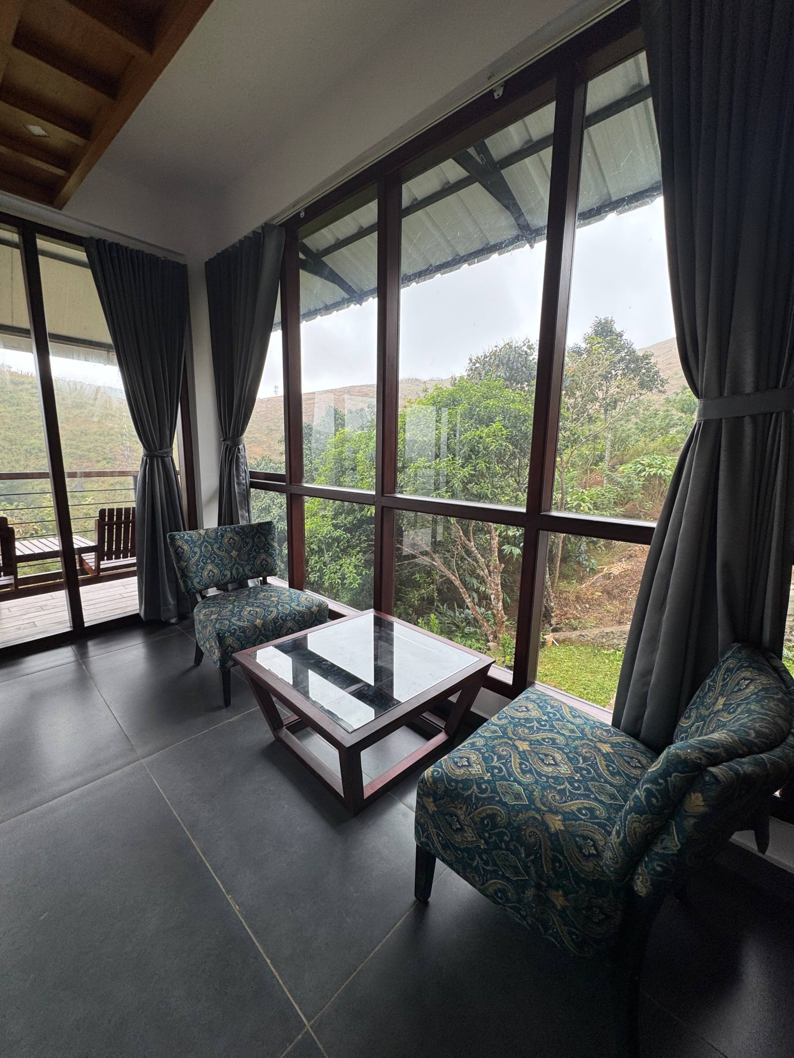 Sierra Trails: Modern 5BHK, hill-view, bfast incl 39