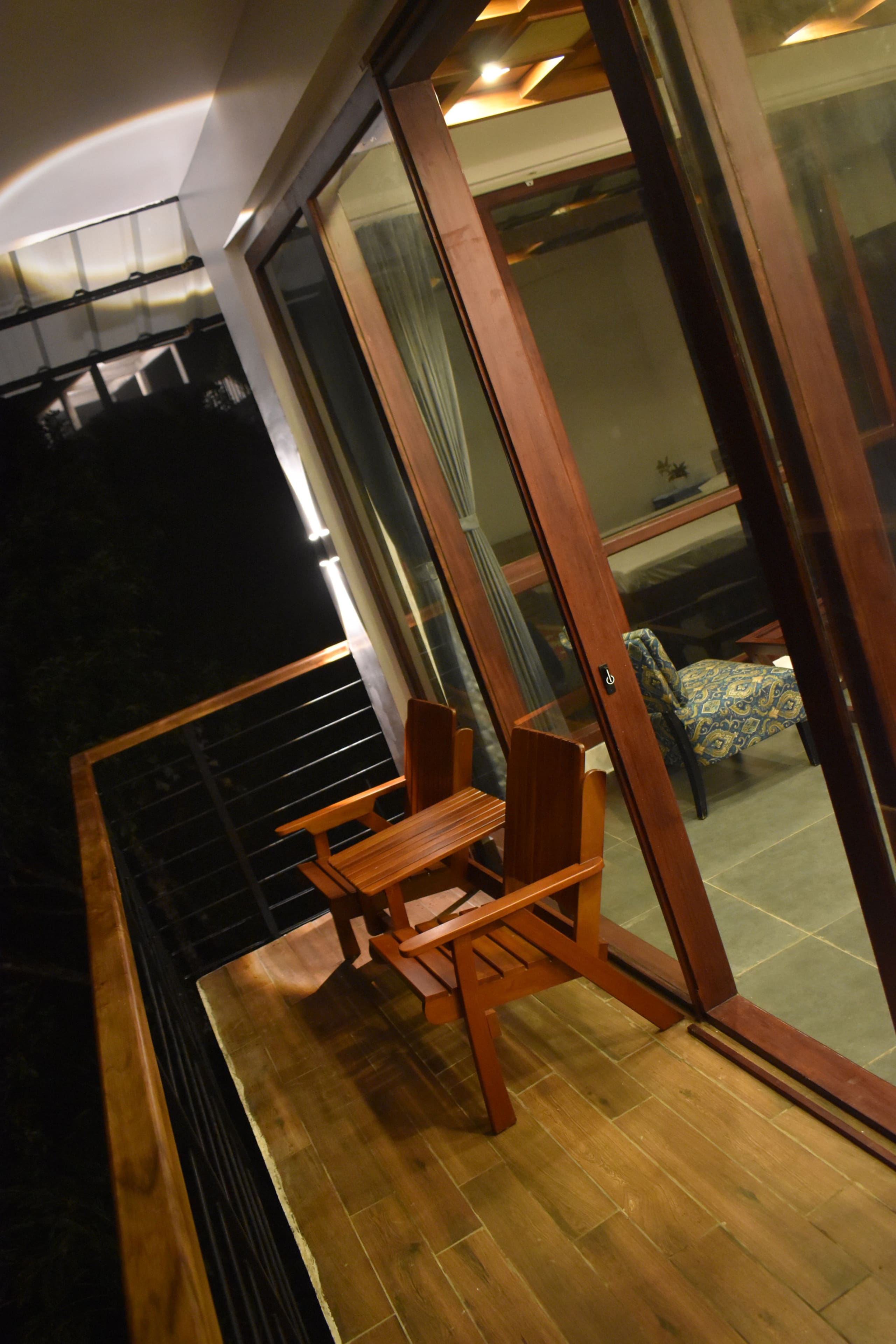 Sierra Trails: Modern 5BHK, hill-view, bfast incl 38