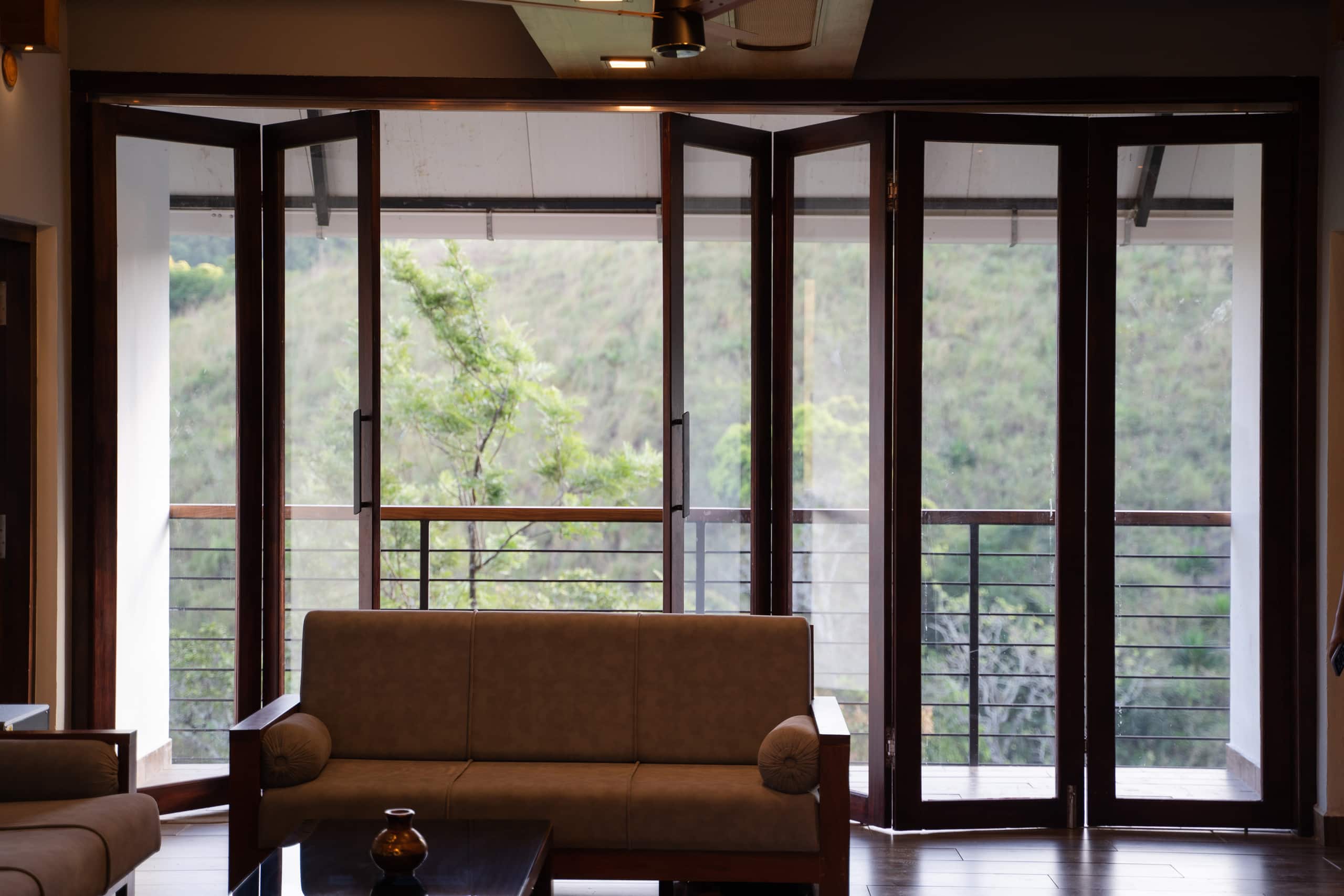 Sierra Trails: Modern 5BHK, hill-view, bfast incl 12