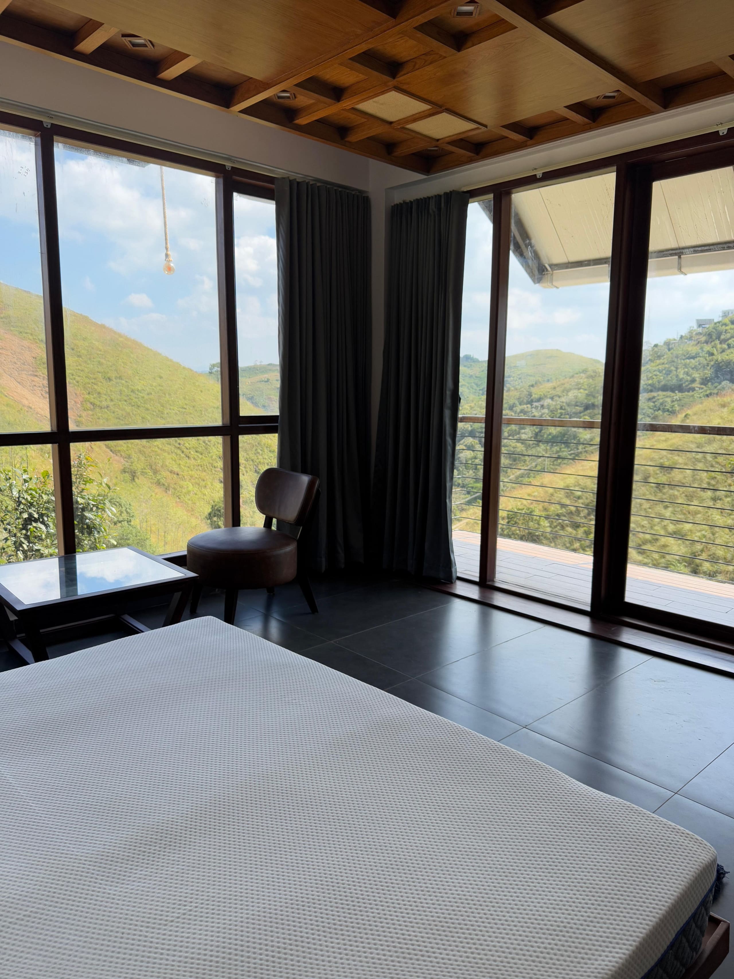 Sierra Trails: Modern 5BHK, hill-view, bfast incl 31