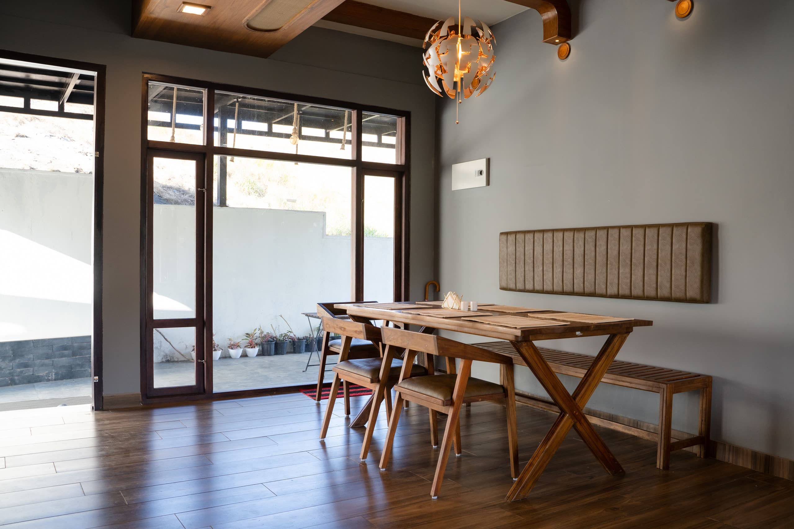 Sierra Trails: Modern 5BHK, hill-view, bfast incl 15