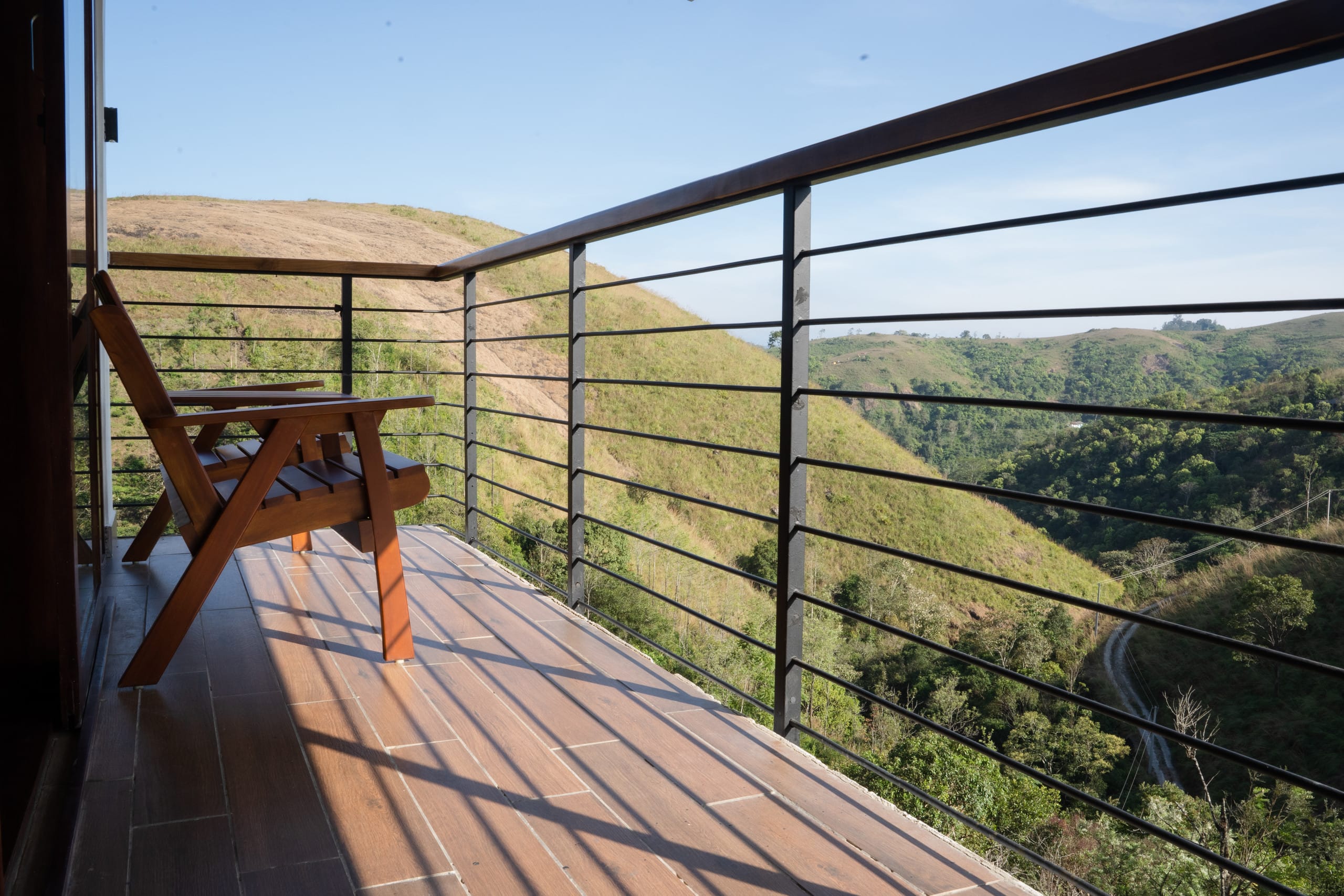 Sierra Trails: Modern 5BHK, hill-view, bfast incl 35