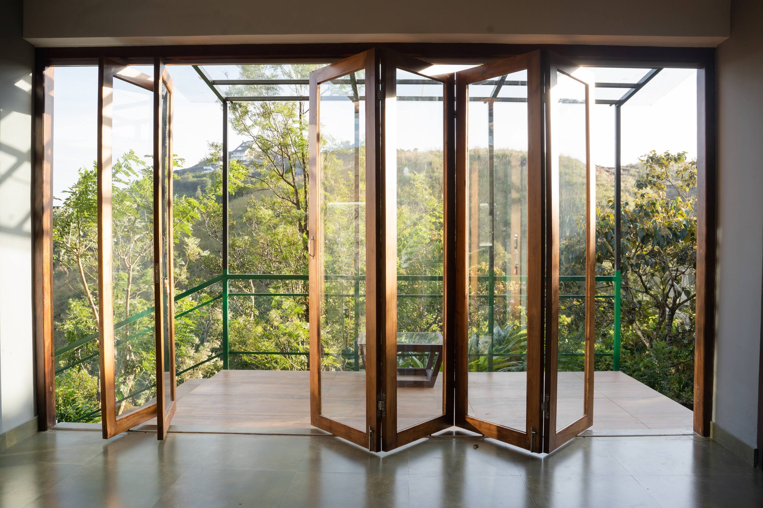 Sierra Trails: Modern 5BHK, hill-view, bfast incl 22