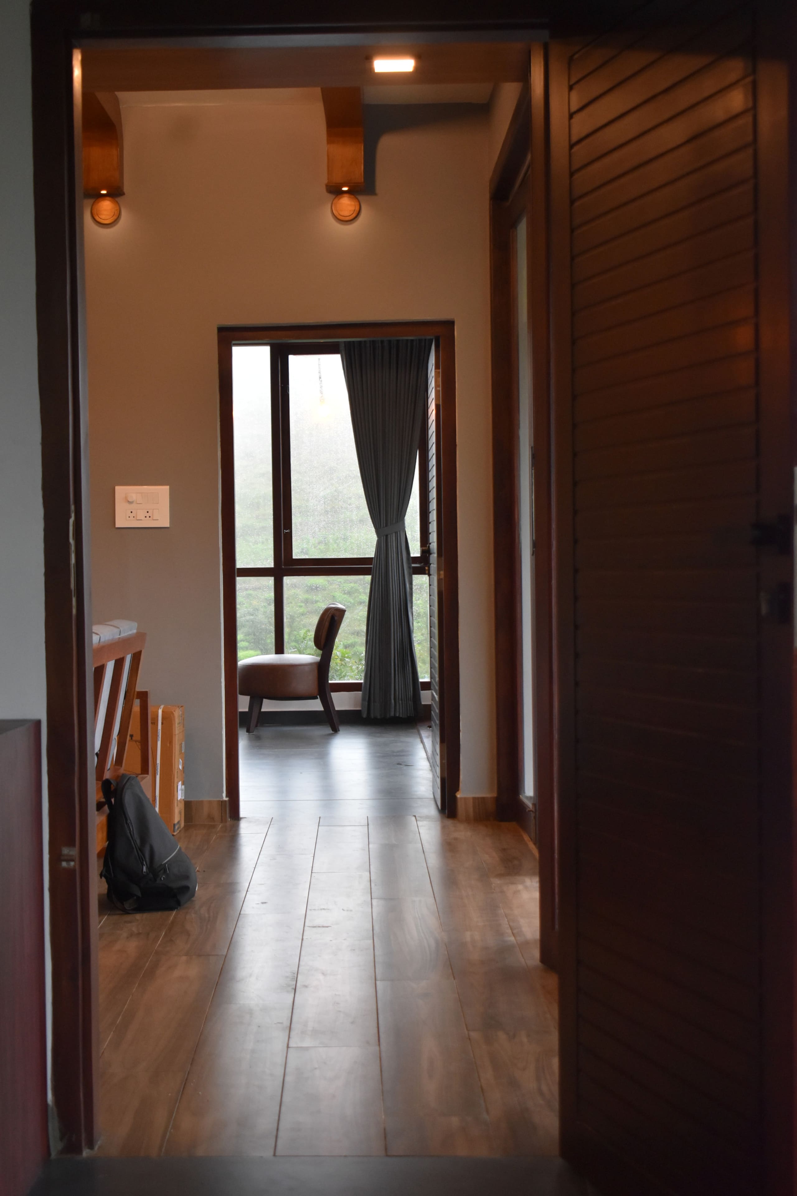 Sierra Trails: Modern 5BHK, hill-view, bfast incl 30