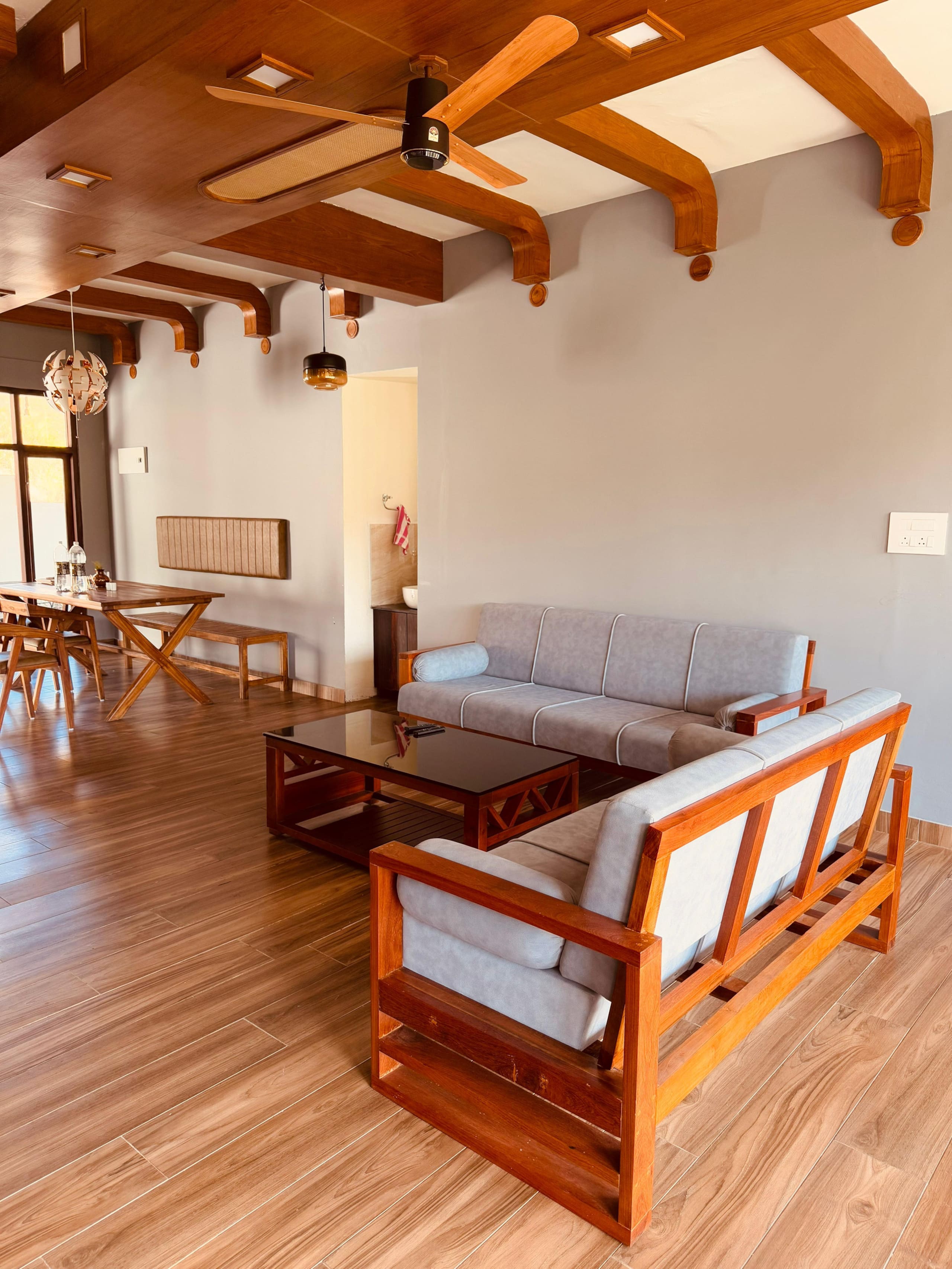 Sierra Trails: Modern 5BHK, hill-view, bfast incl 10