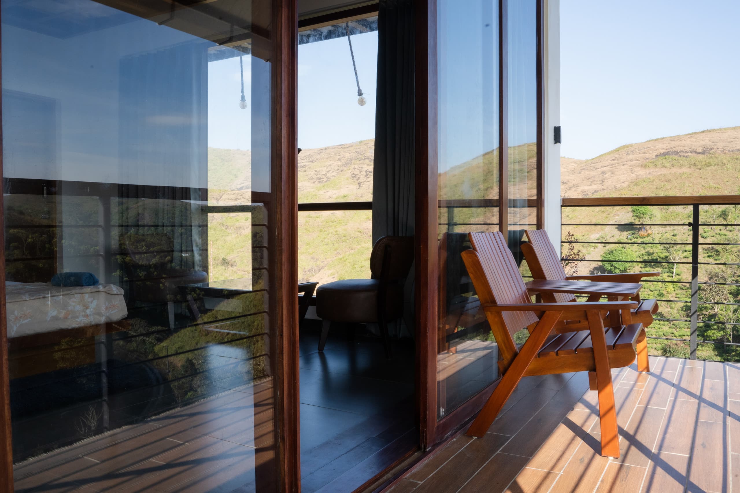 Sierra Trails: Modern 5BHK, hill-view, bfast incl 33