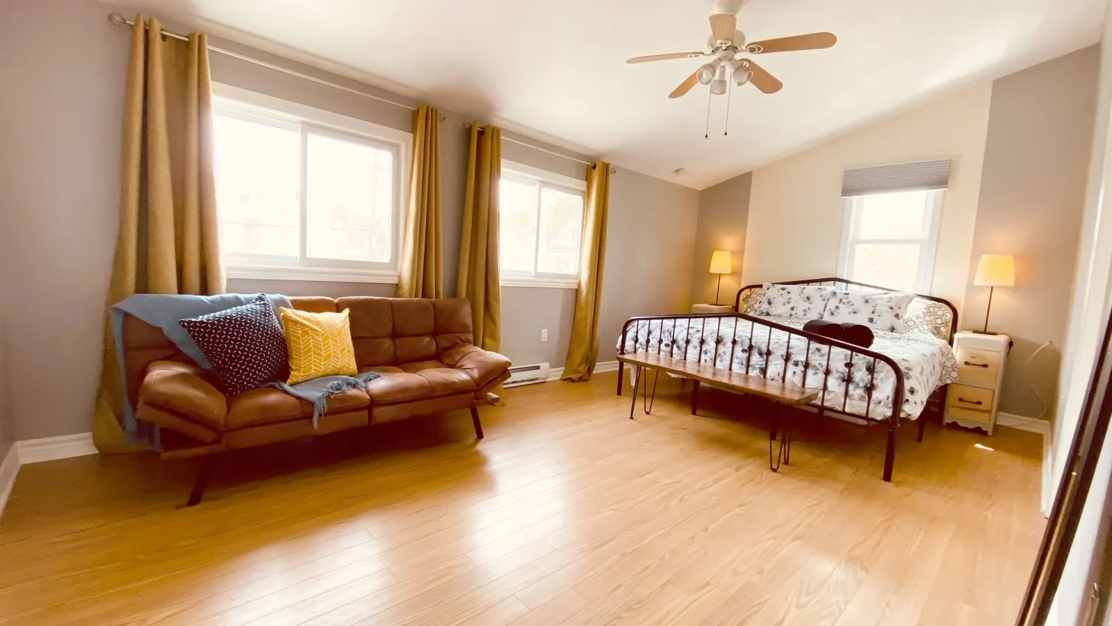 The Neighbourhood: Expansive loft free parking 10