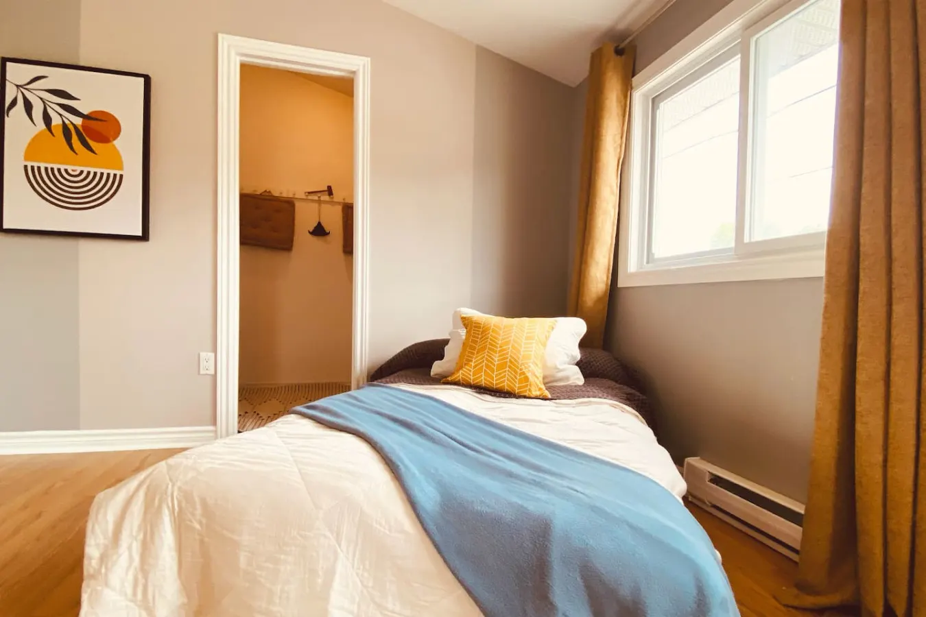 The Neighbourhood: Expansive loft free parking 11