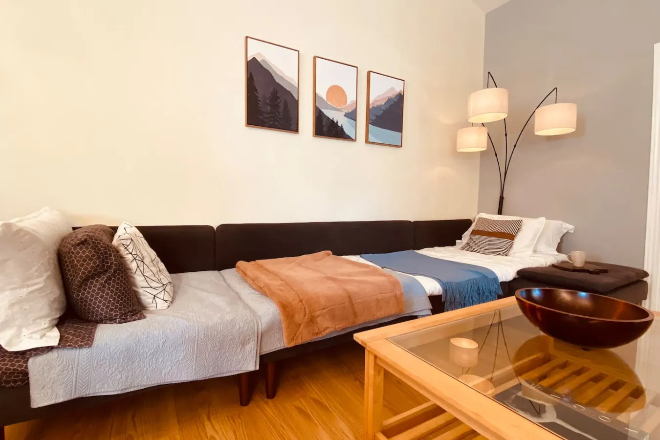 The Neighbourhood: Expansive loft free parking 13