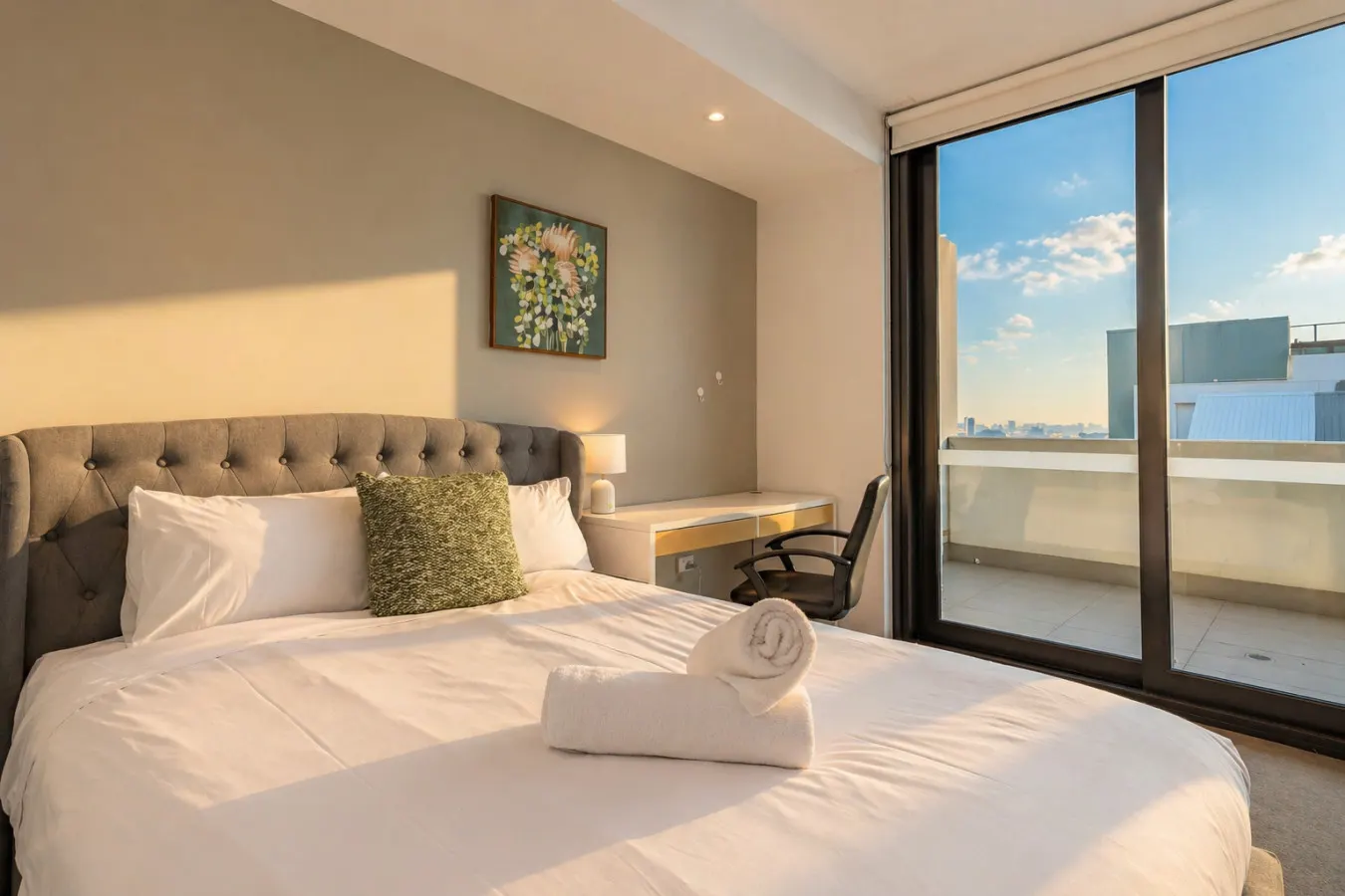 Mascot 2BR/2BA Station, Shops + Free Parking 9