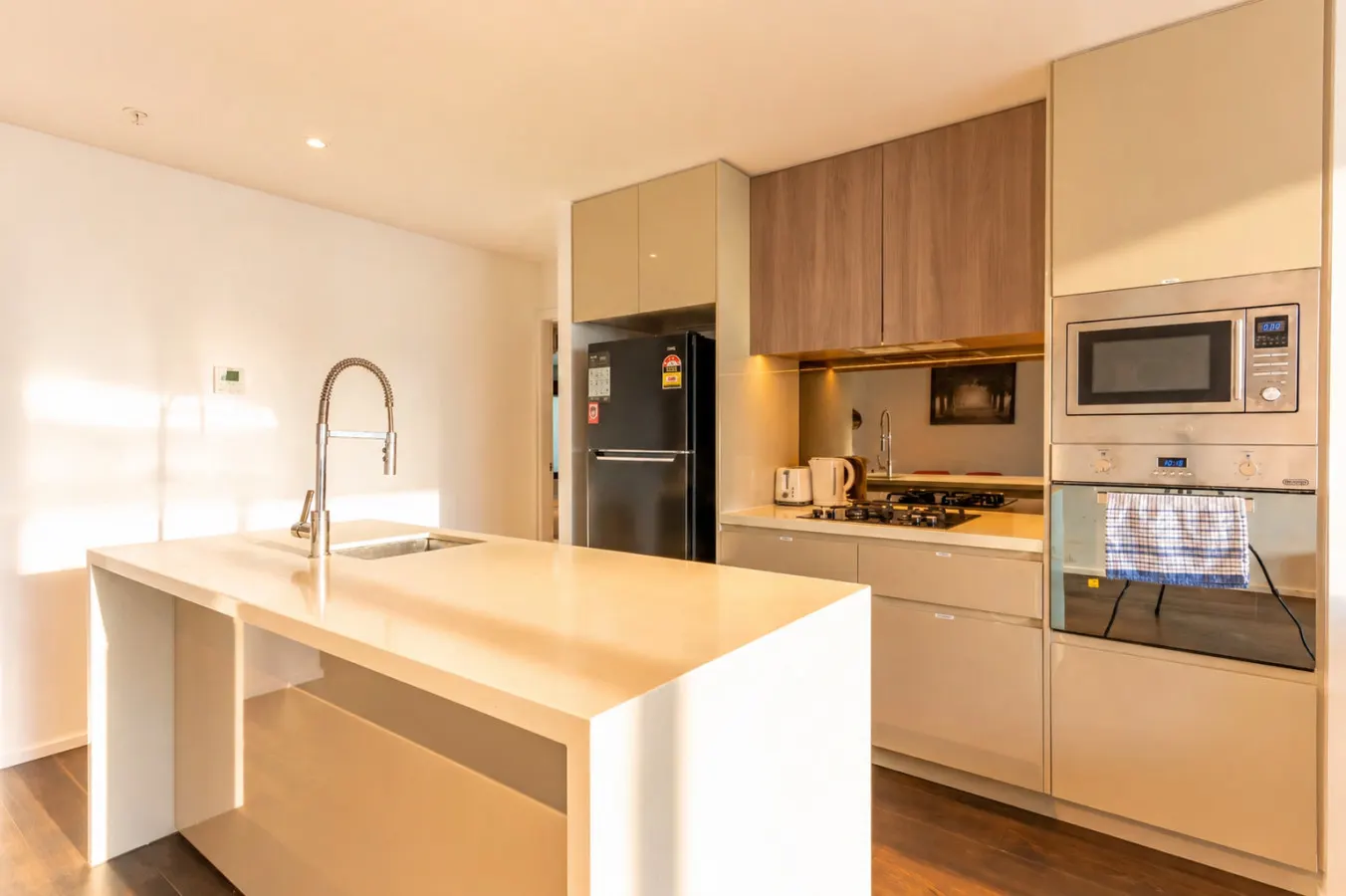 Mascot 2BR/2BA Station, Shops + Free Parking 10