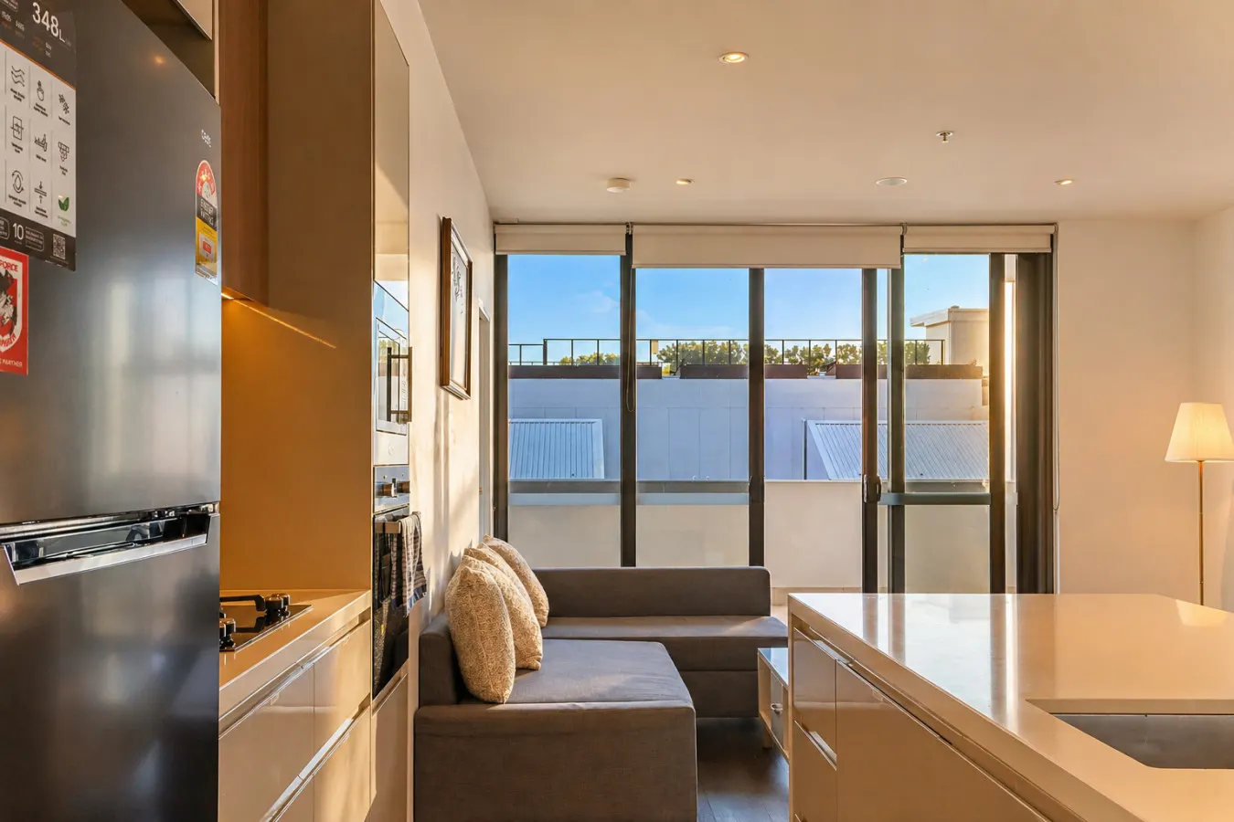 Mascot 2BR/2BA | Station, Shops + Free Parking — photo 4
