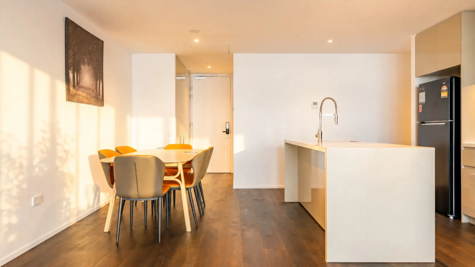 Mascot 2BR/2BA | Station, Shops + Free Parking — photo 5