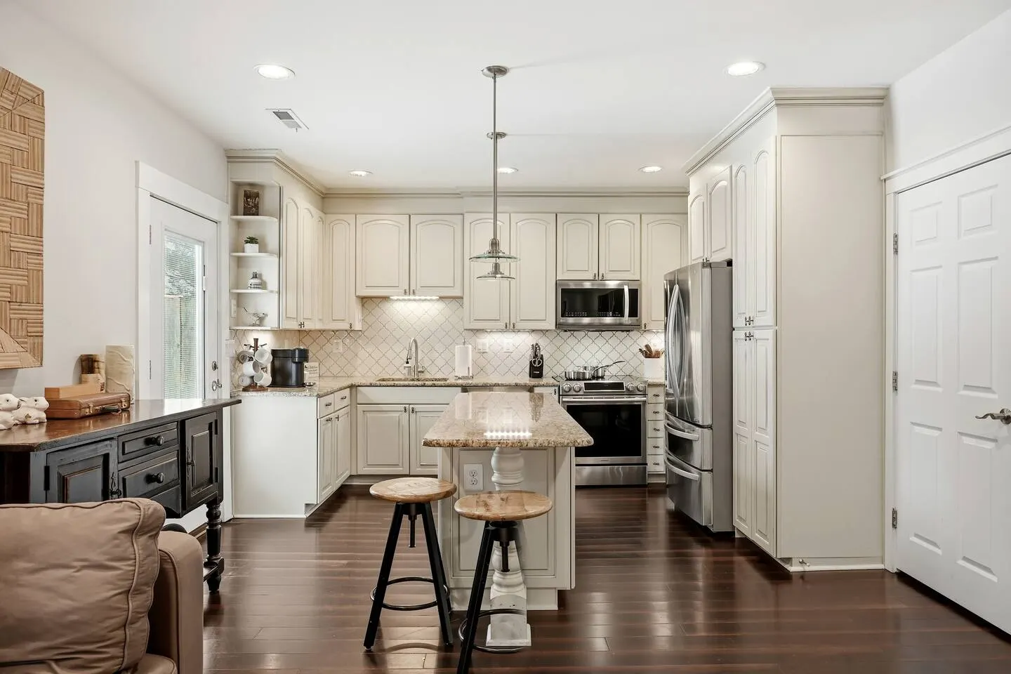 Renovated 3B/3B Home Downtown Private Fire Pit 14