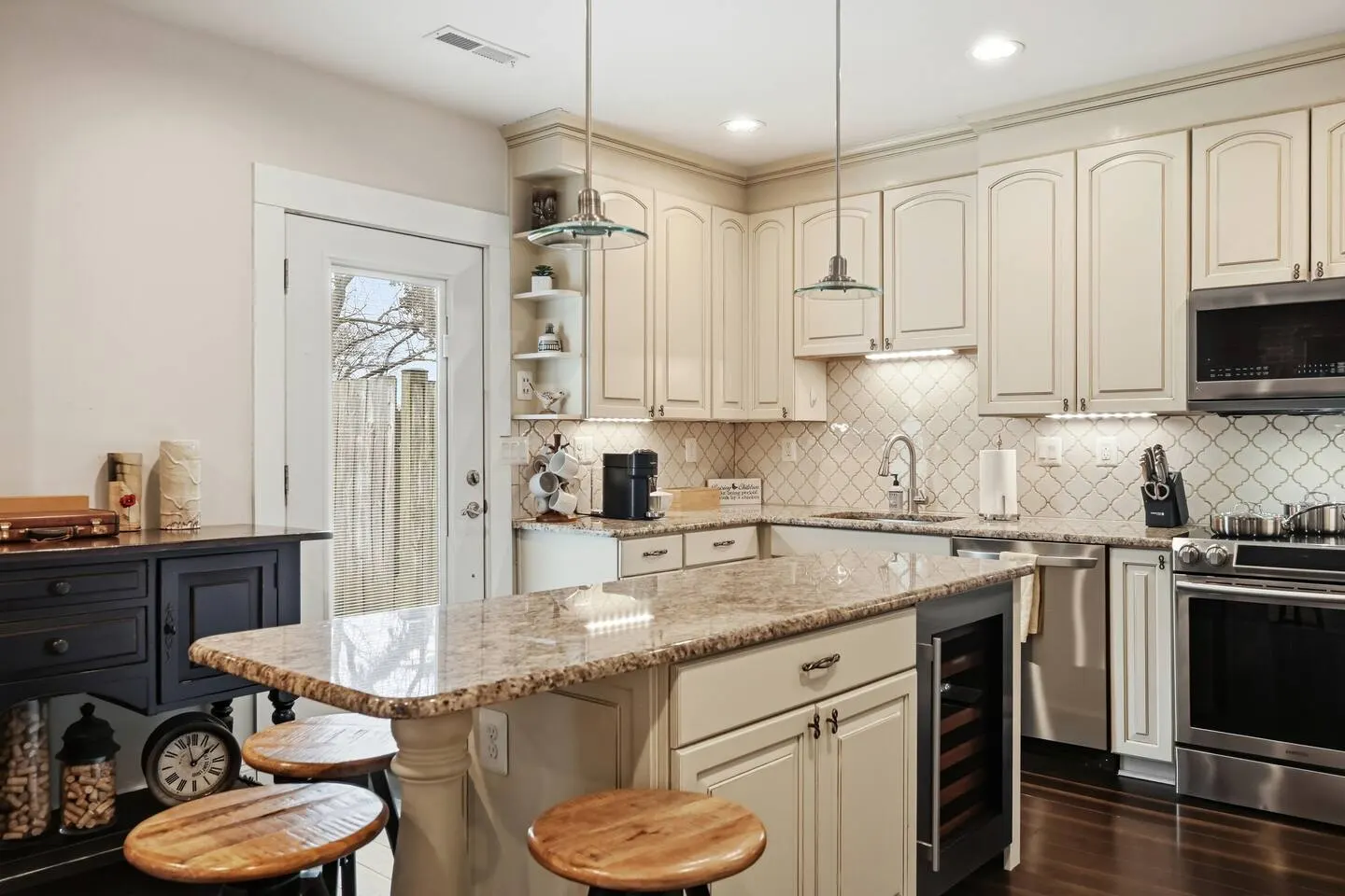 Renovated 3B/3B Home Downtown Private Fire Pit 15