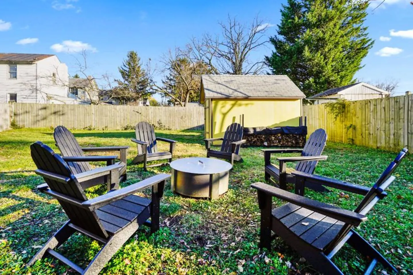 Renovated 3B/3B Home | Downtown | Private Fire Pit — photo 3