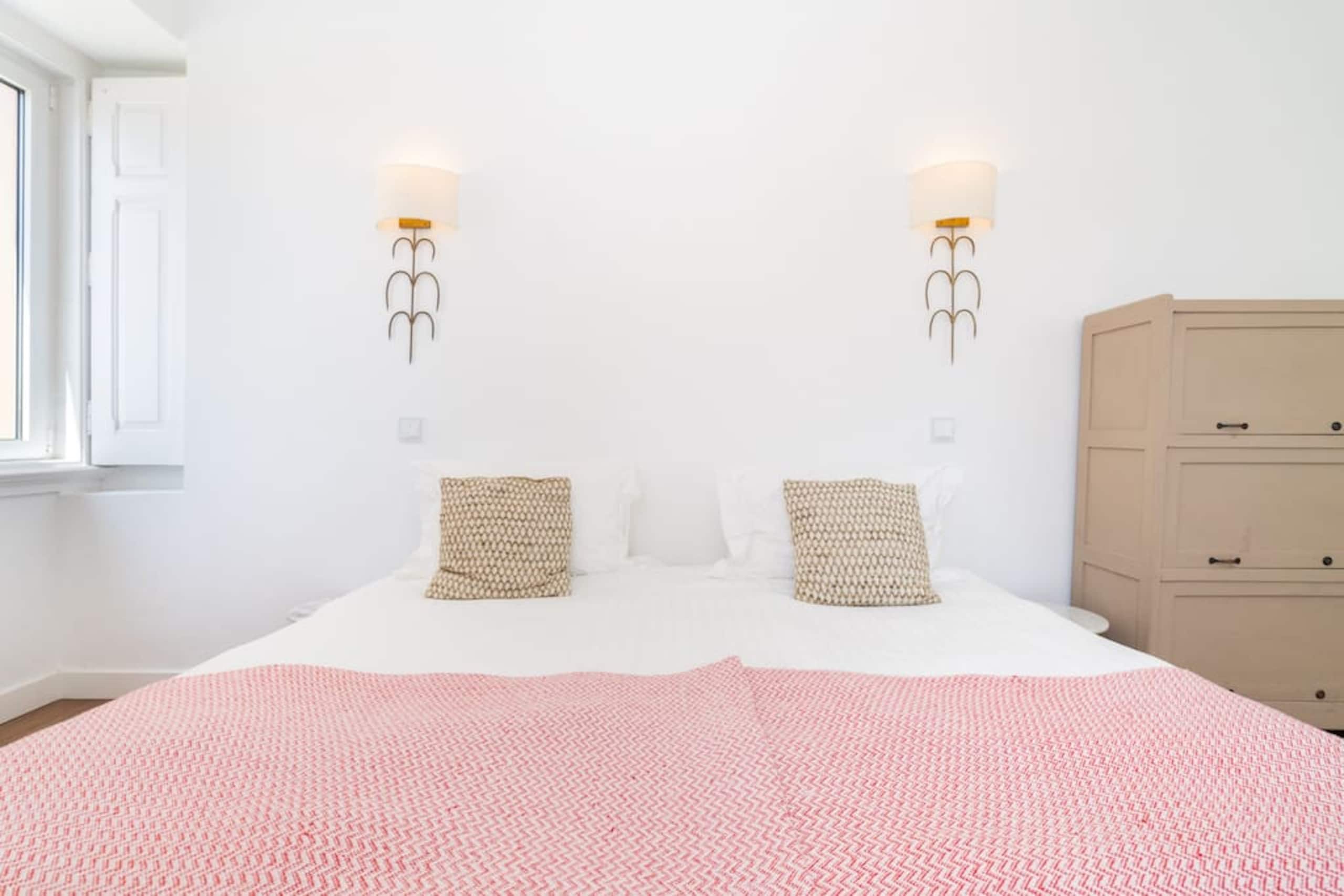 Chalet Estoril - Middle Floor 15