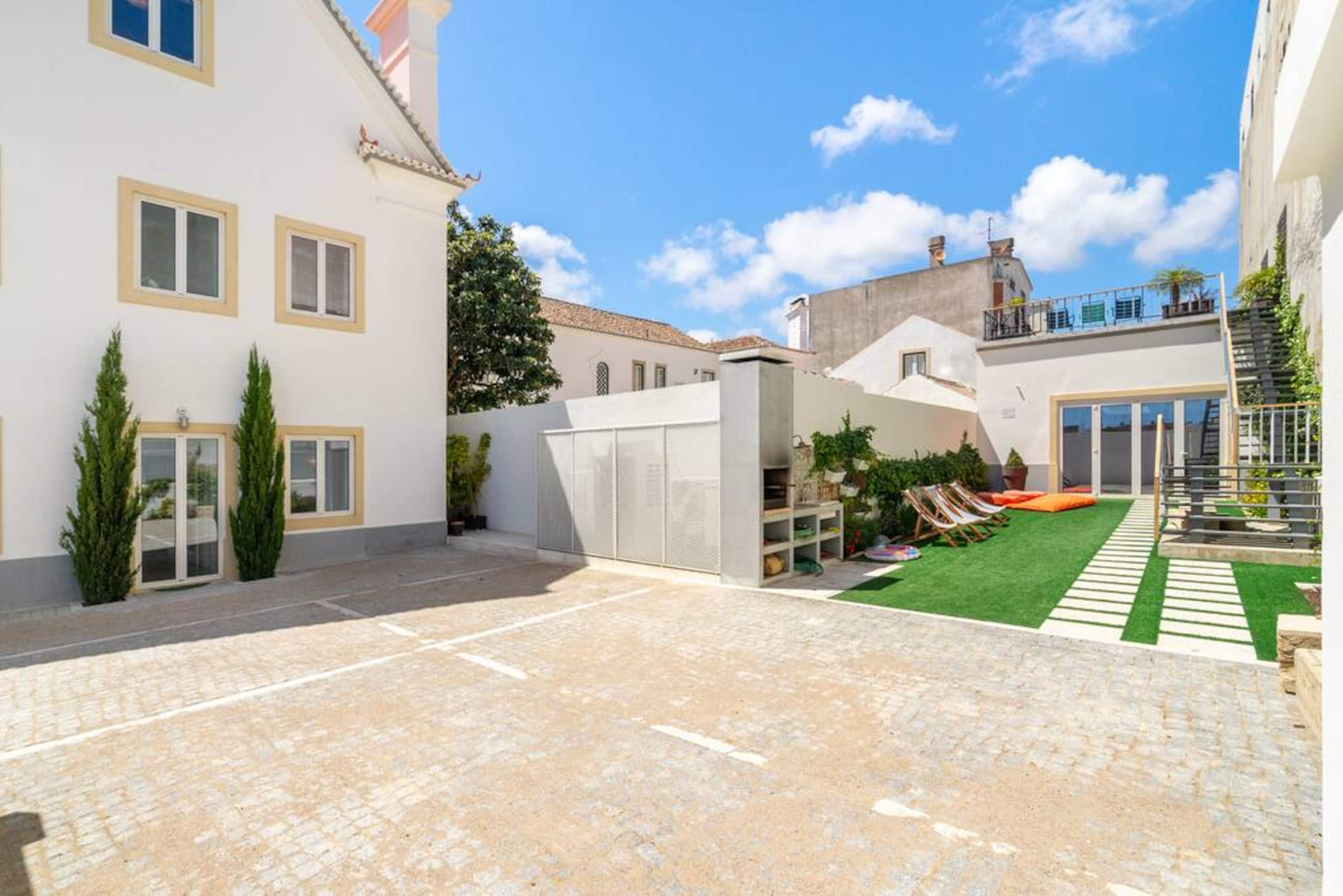 Chalet Estoril - Middle Floor 25