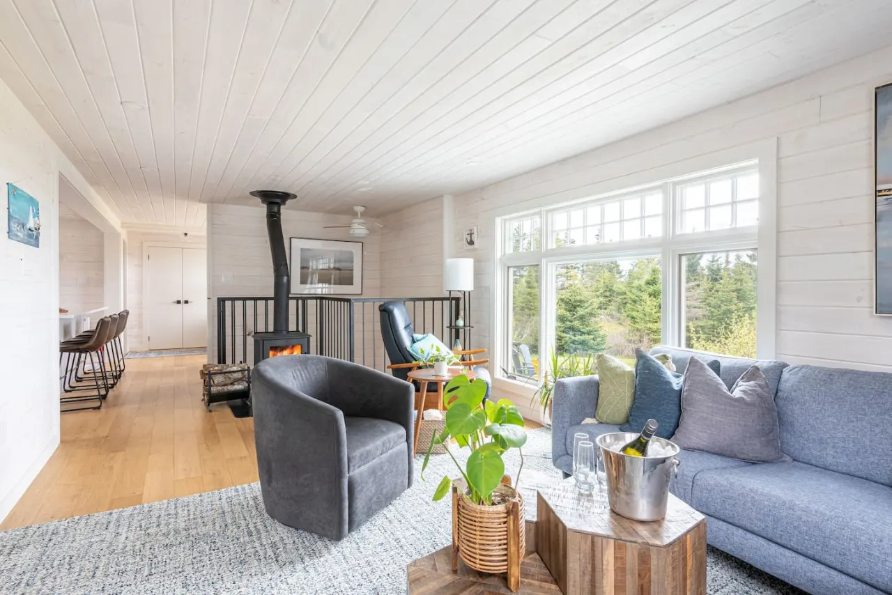 Puddin’ Pan - Cozy Beach House with Ocean View. Steps to Beach, Firepit 9
