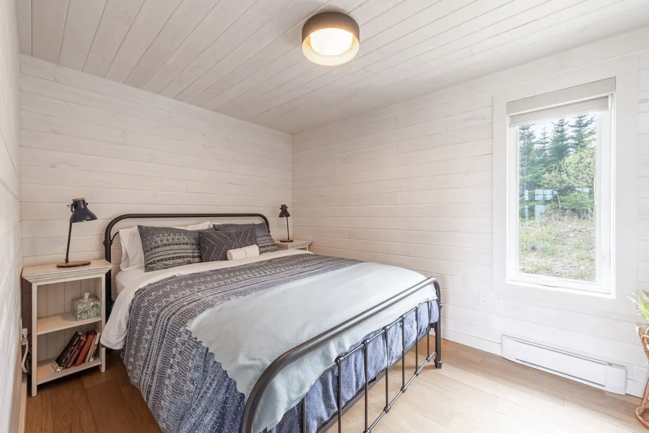 Puddin’ Pan - Cozy Beach House with Ocean View. Steps to Beach, Firepit 10