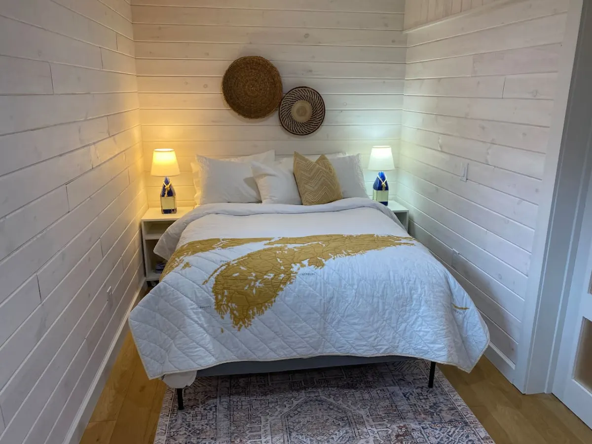 Puddin’ Pan - Cozy Beach House with Ocean View. Steps to Beach, Firepit 13