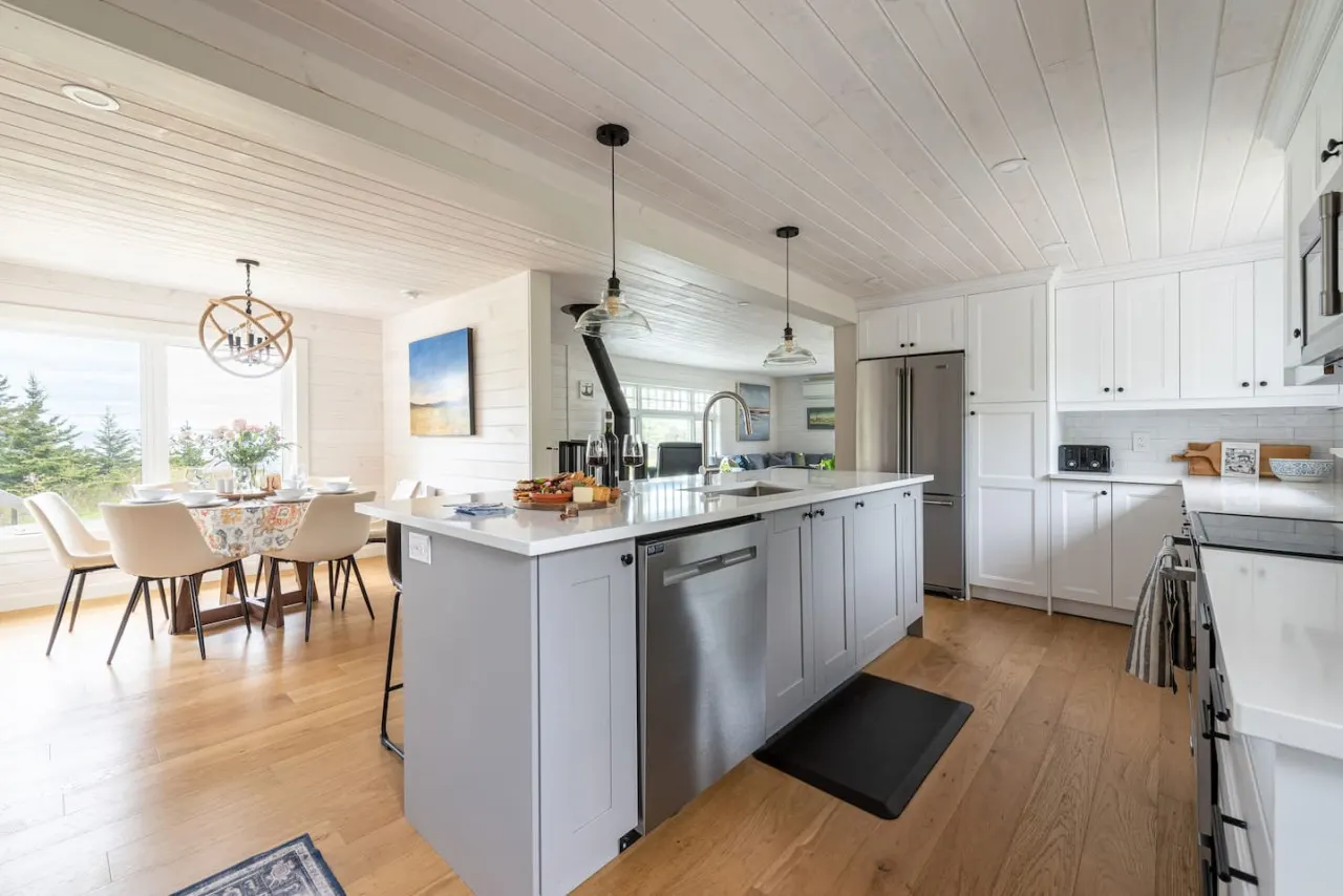 Puddin’ Pan - Cozy Beach House with Ocean View. Steps to Beach, Firepit — photo 4