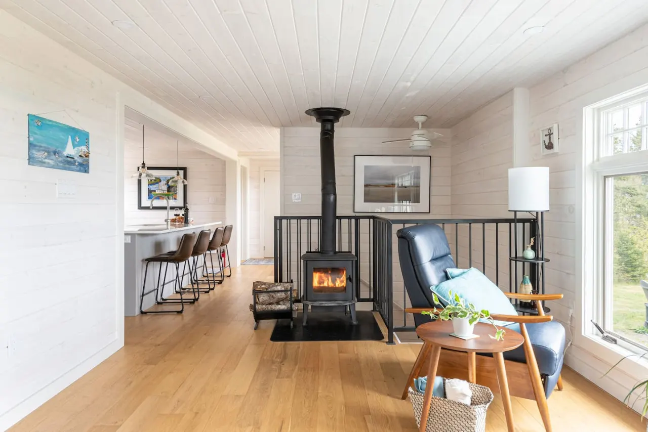 Puddin’ Pan - Cozy Beach House with Ocean View. Steps to Beach, Firepit 8