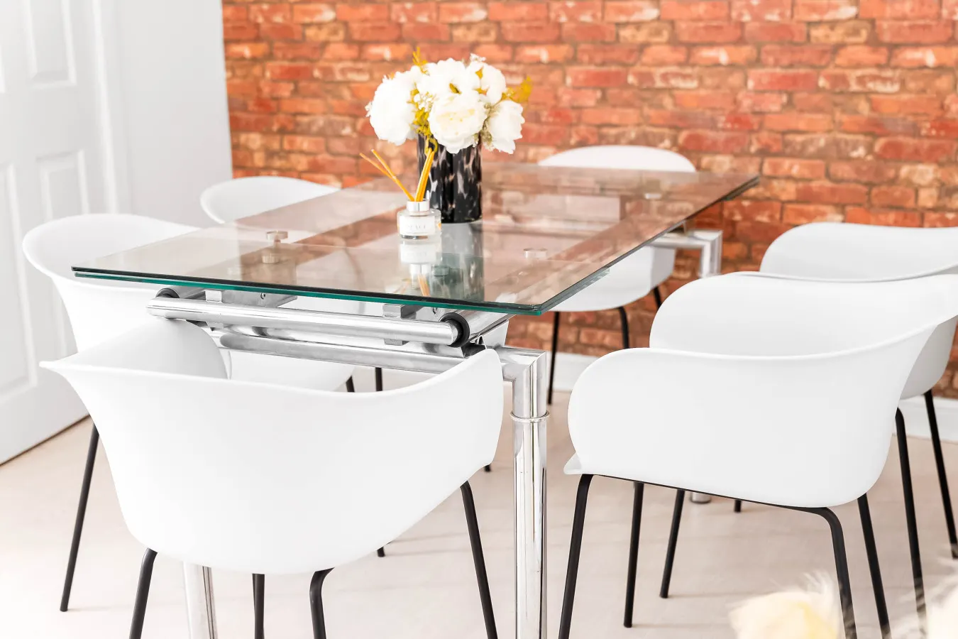 Stylish Three Bedroom House - Sleeps 6 - Garden - Parking 14